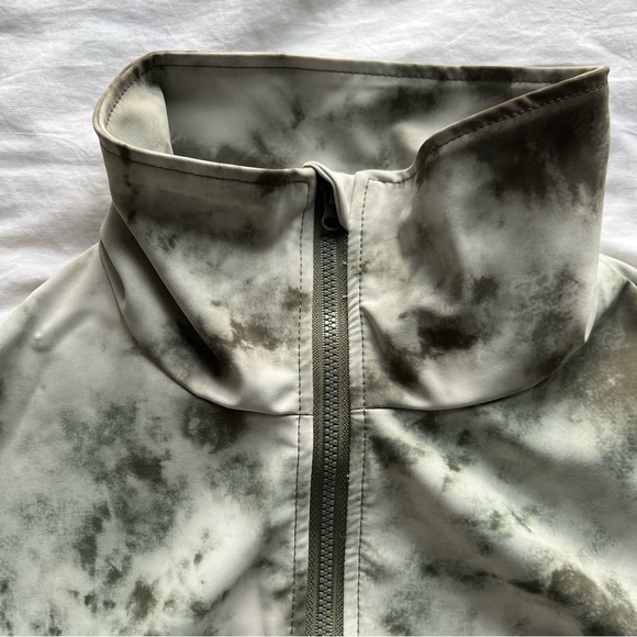 Zara Cropped Zip Up (Part of a Set) - Picture 3 of 4